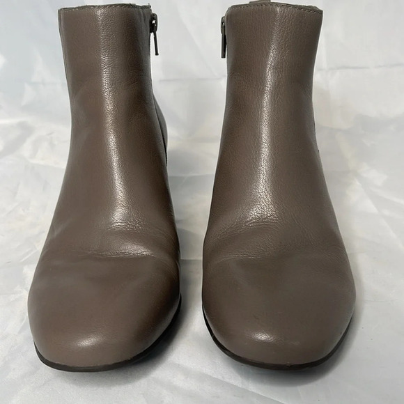 NURTURE Palie Taupe Brown Leather Over The Ankle Booties Stacked Chunky Heel 9.5 - Picture 3 of 14
